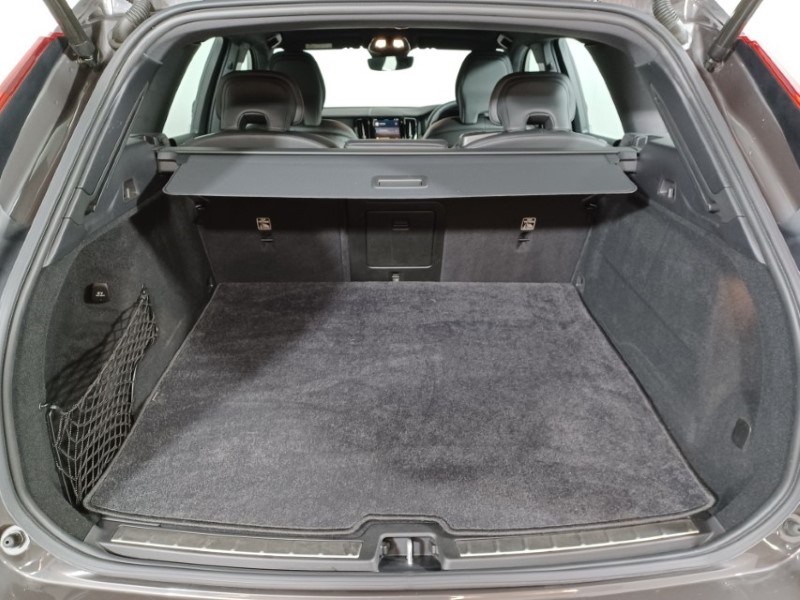 2023 (73) VOLVO XC60 2.0 B5P Plus Dark 5dr AWD Geartronic 4812237