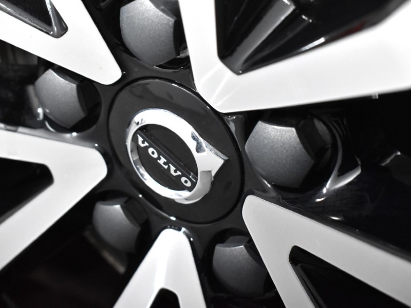 2023 (73) VOLVO XC60 2.0 B5P Plus Dark 5dr AWD Geartronic 4812272