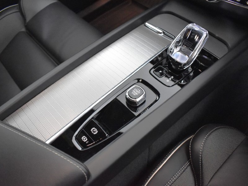 2023 (73) VOLVO XC60 2.0 B5P Plus Dark 5dr AWD Geartronic 4812257