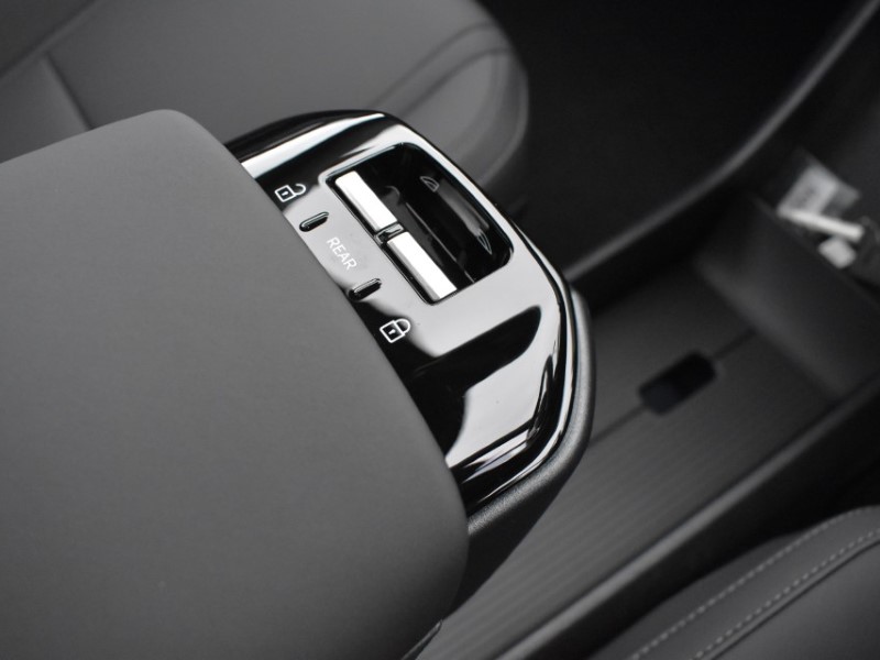 2025 (75) VOLVO EX30 200kW SM Extended Range Ultra 69kWh 5dr Auto 4950614