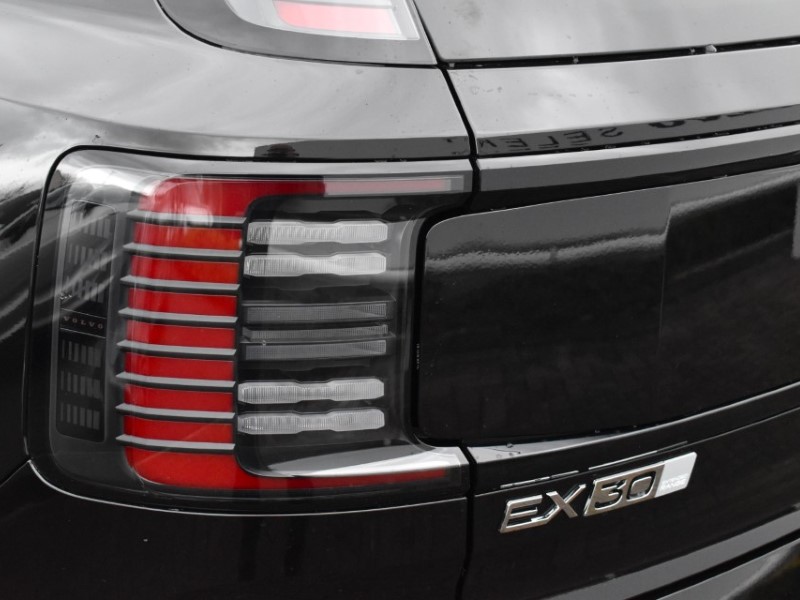 2025 (75) VOLVO EX30 200kW SM Extended Range Ultra 69kWh 5dr Auto 4950636