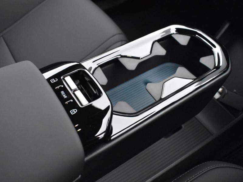 2025 (75) VOLVO EX30 200kW SM Extended Range Ultra 69kWh 5dr Auto 4950615