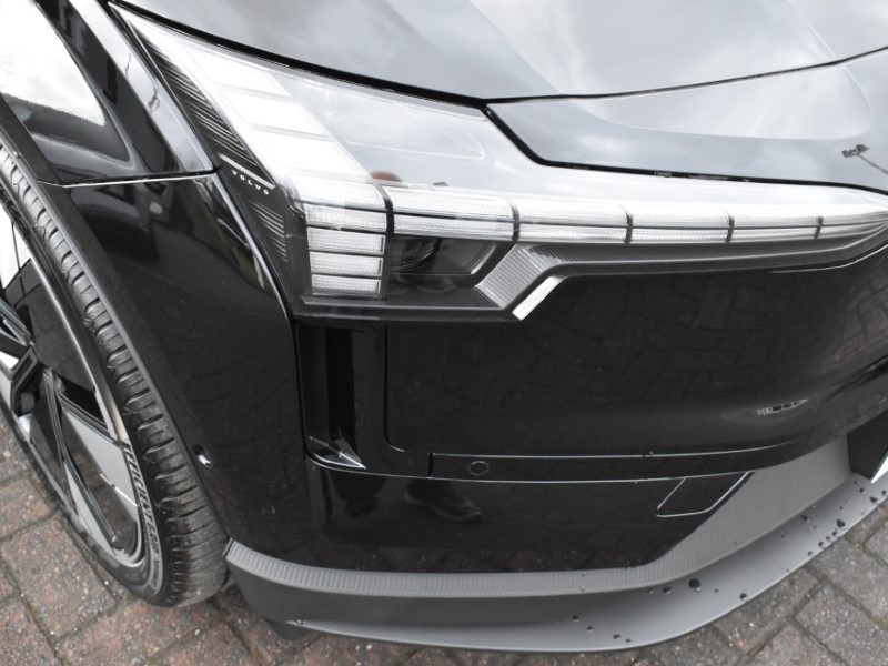 2025 (75) VOLVO EX30 200kW SM Extended Range Ultra 69kWh 5dr Auto 4950643