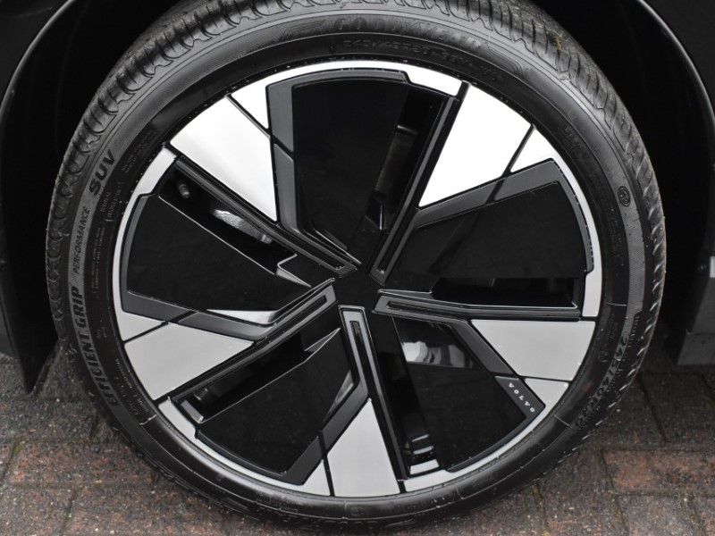 2025 (75) VOLVO EX30 200kW SM Extended Range Ultra 69kWh 5dr Auto 4950638