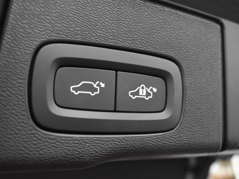 2024 (24) VOLVO XC60 2.0 T6 [350] RC PHEV Plus Dark 5dr AWD Geartronic 4857074