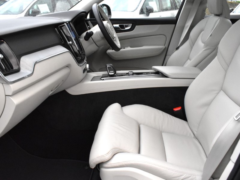 2024 (24) VOLVO XC60 2.0 T6 [350] RC PHEV Plus Dark 5dr AWD Geartronic 4857065