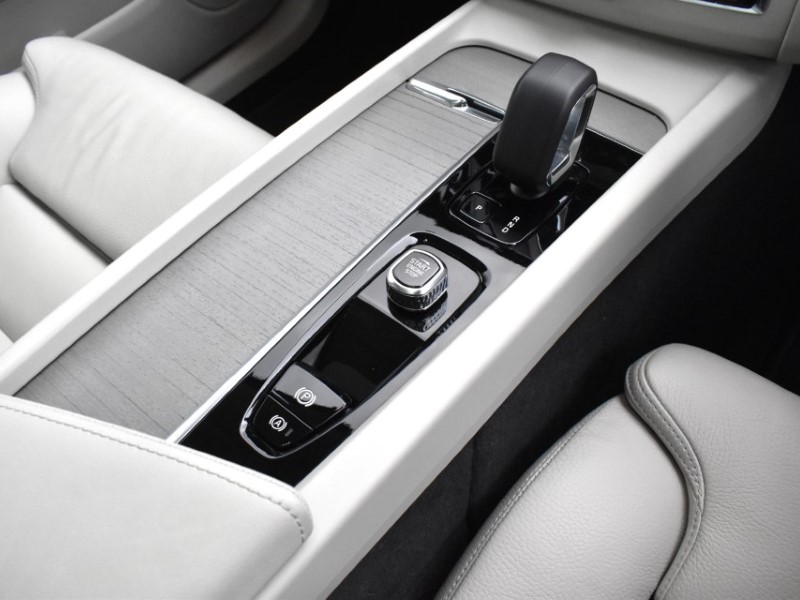 2024 (24) VOLVO XC60 2.0 T6 [350] RC PHEV Plus Dark 5dr AWD Geartronic 4857052