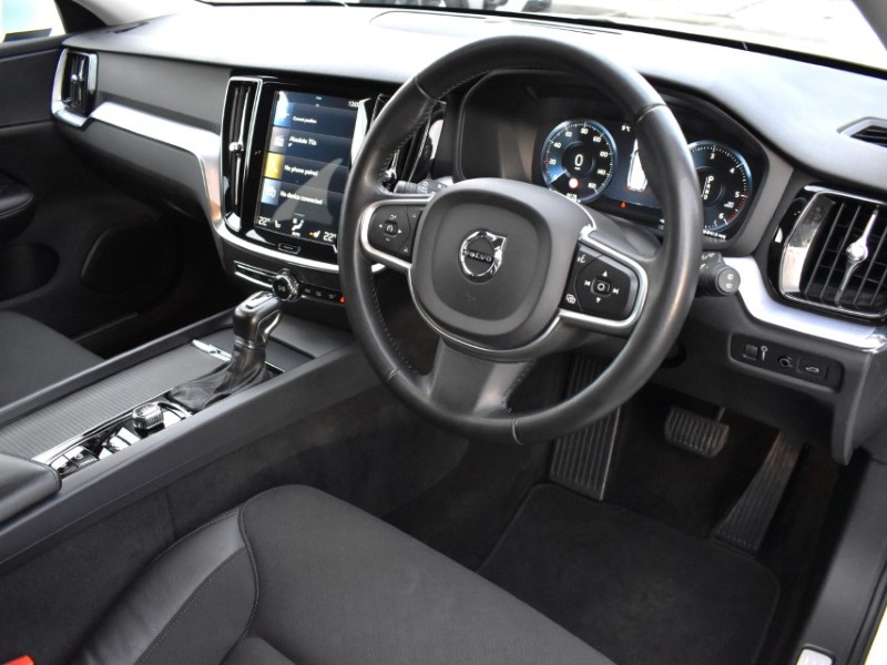 2018 (68) VOLVO V60 2.0 D3 Momentum 5dr Auto 4865513