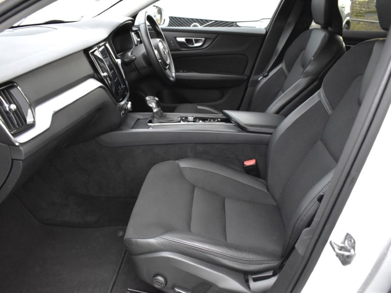 2018 (68) VOLVO V60 2.0 D3 Momentum 5dr Auto 4865522