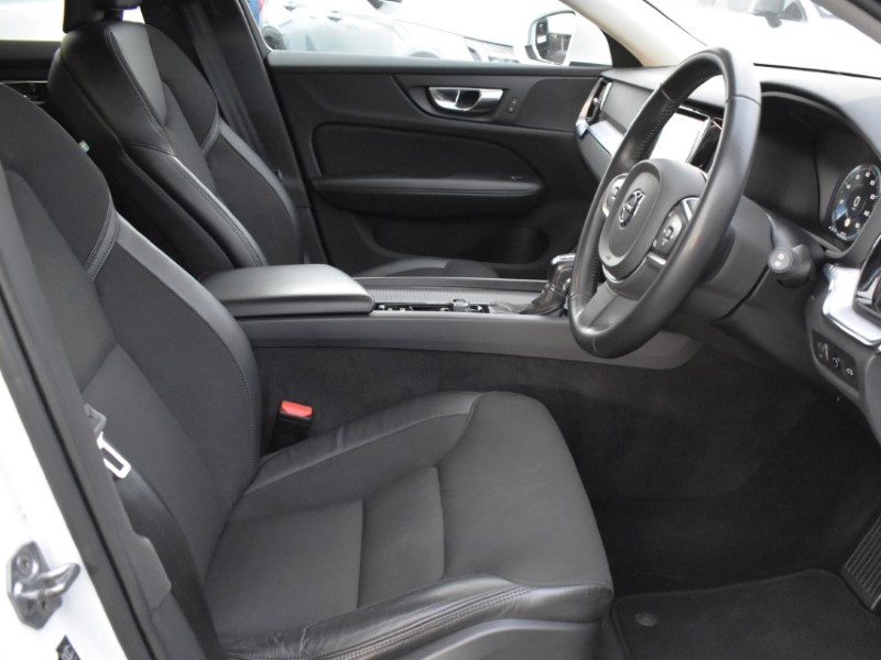 2018 (68) VOLVO V60 2.0 D3 Momentum 5dr Auto 4865514