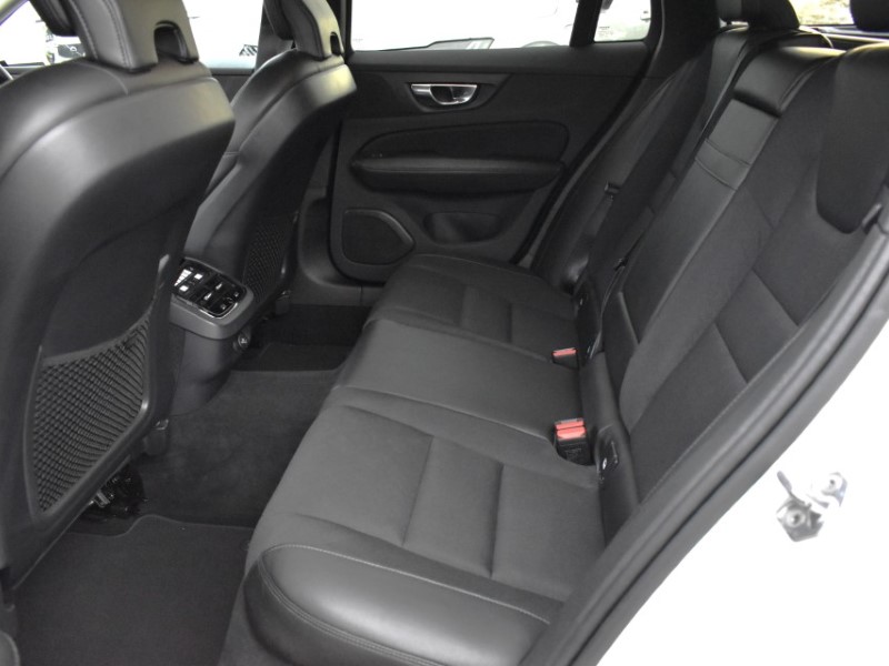 2018 (68) VOLVO V60 2.0 D3 Momentum 5dr Auto 4865526