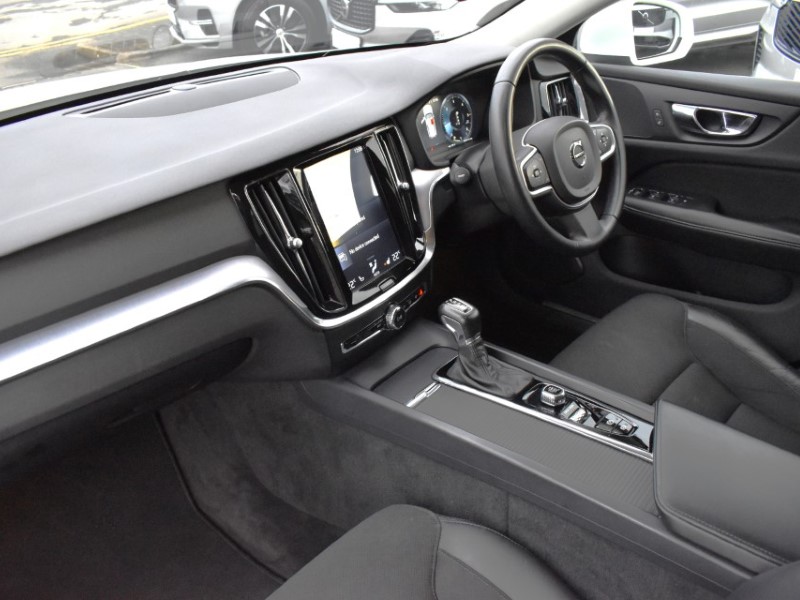 2018 (68) VOLVO V60 2.0 D3 Momentum 5dr Auto 4865523