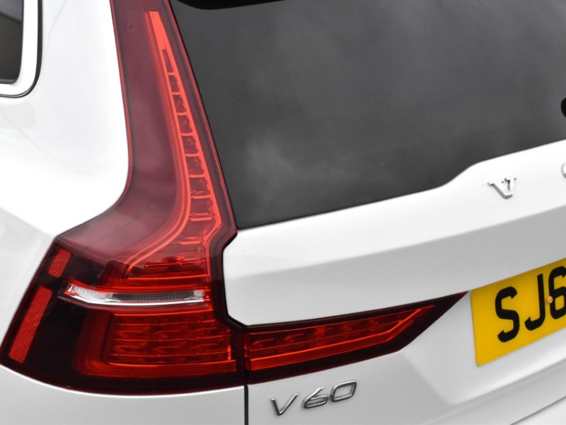 2018 (68) VOLVO V60 2.0 D3 Momentum 5dr Auto 4865531