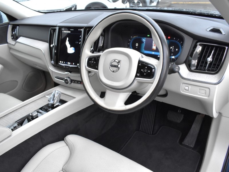 2021 (21) VOLVO XC60 2.0 B5P Inscription 5dr Geartronic 4854800