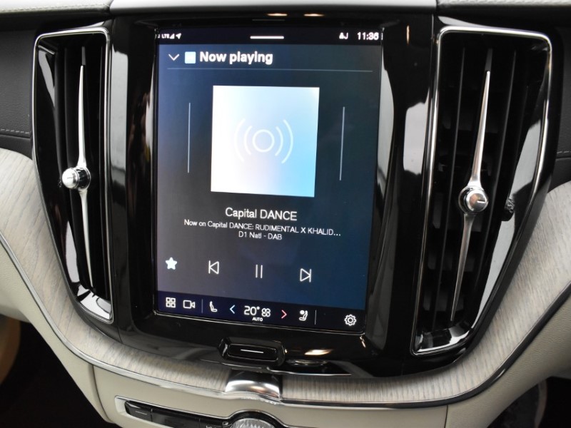 2021 (21) VOLVO XC60 2.0 B5P Inscription 5dr Geartronic 4854789