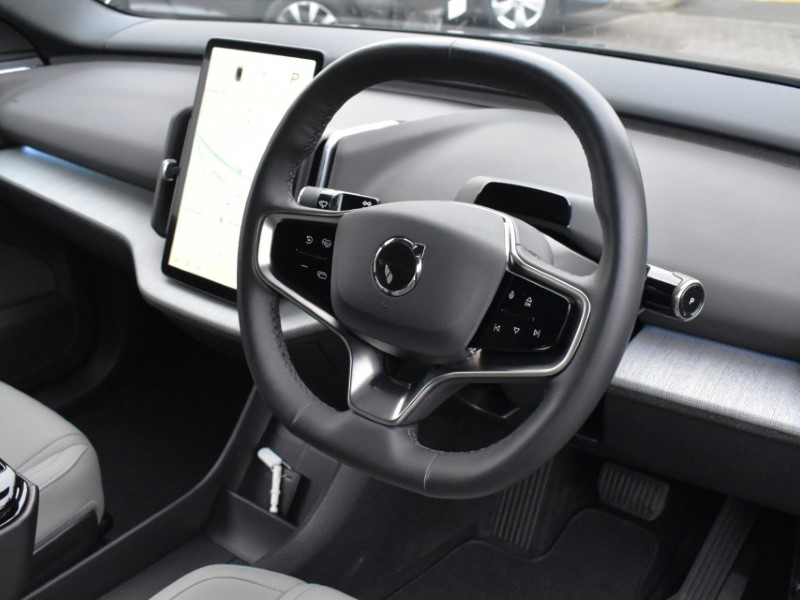 2024 (24) VOLVO EX30 200kW Single Motor Plus 51kWh 5dr Auto 4879172