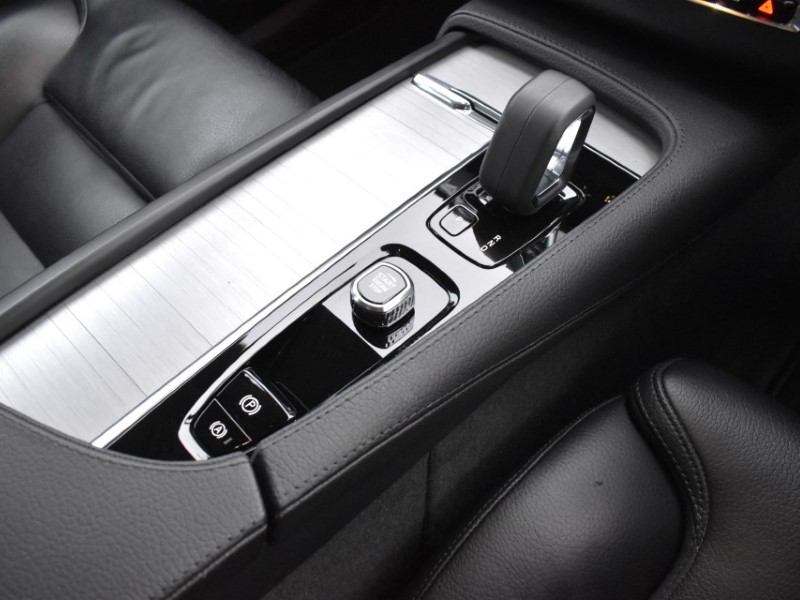 2022 (22) VOLVO XC90 2.0 B5D [235] Momentum 5dr AWD Geartronic 4887332