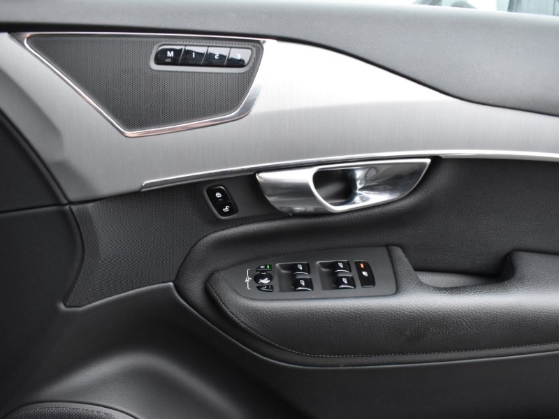 2022 (22) VOLVO XC90 2.0 B5D [235] Momentum 5dr AWD Geartronic 4887325