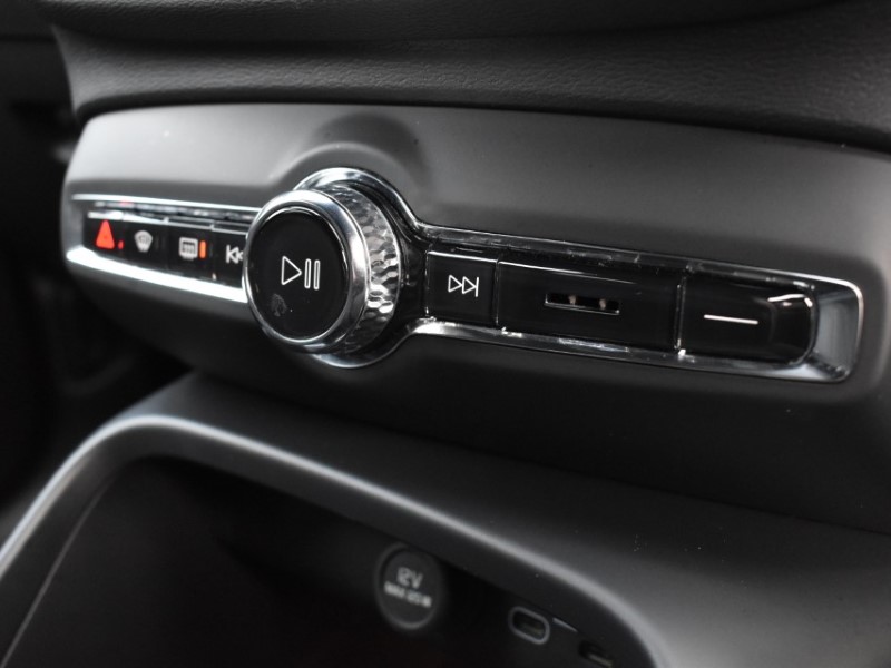 2025 (25) VOLVO XC40 2.0 B4P Plus Dark 5dr Auto 4971330