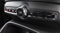 2025 (25) VOLVO XC40 2.0 B4P Plus Dark 5dr Auto 4971330