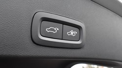 2025 (25) VOLVO XC40 2.0 B4P Plus Dark 5dr Auto 4971416