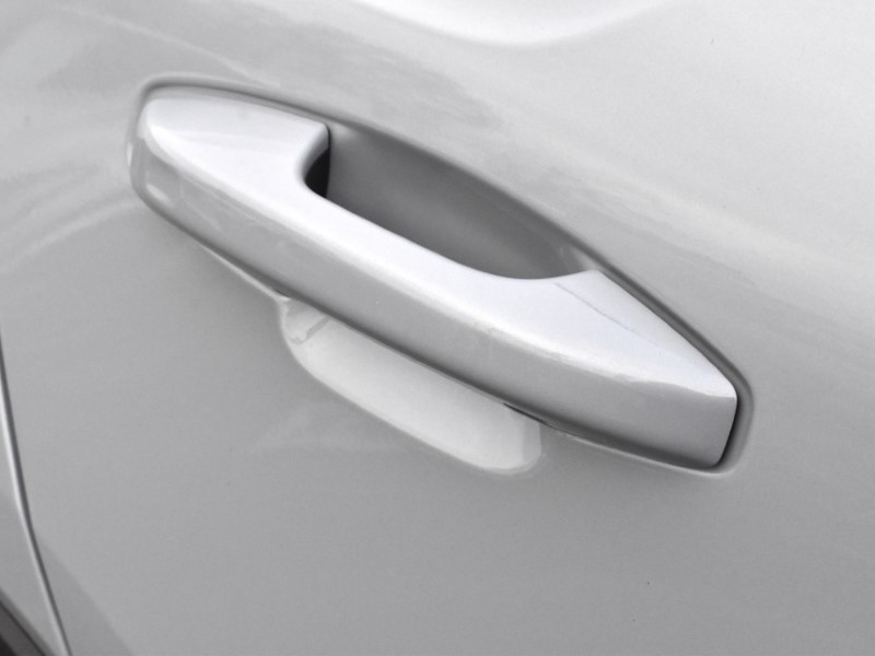 2025 (25) VOLVO XC40 2.0 B4P Plus Dark 5dr Auto 4971429