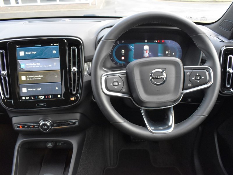 2025 (25) VOLVO XC40 2.0 B4P Plus Dark 5dr Auto 4971340