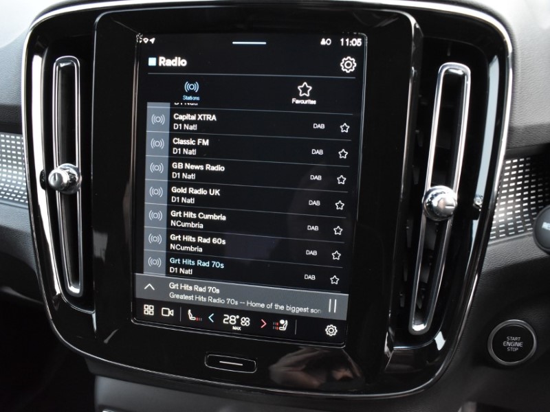 2025 (25) VOLVO XC40 2.0 B4P Plus Dark 5dr Auto 4971323