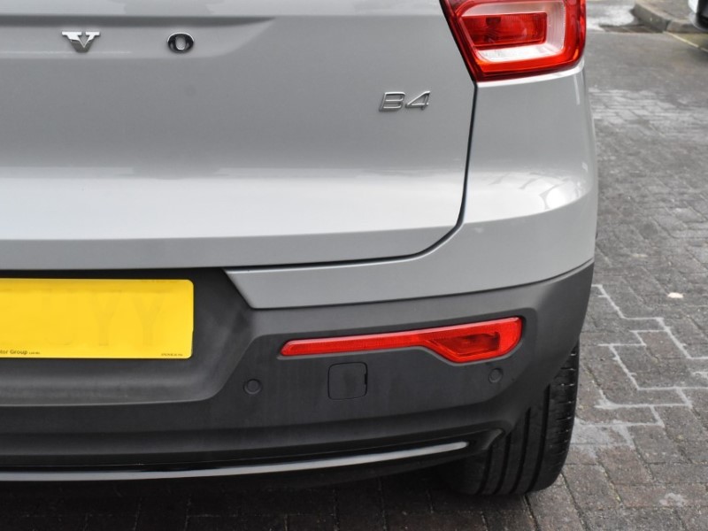 2025 (25) VOLVO XC40 2.0 B4P Plus Dark 5dr Auto 4971419