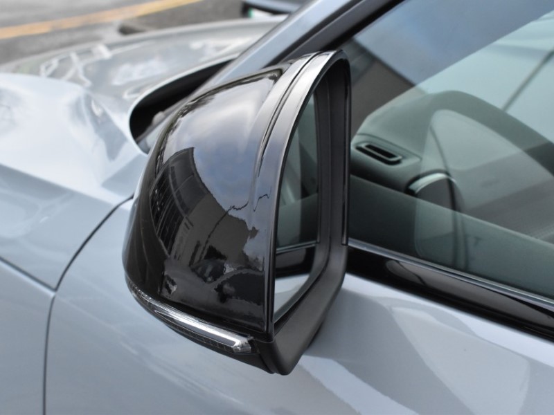 2025 (25) VOLVO XC40 2.0 B4P Plus Dark 5dr Auto 4971421