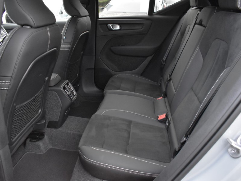 2025 (25) VOLVO XC40 2.0 B4P Plus Dark 5dr Auto 4971412