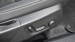 2025 (25) VOLVO XC40 2.0 B4P Plus Dark 5dr Auto 4971333