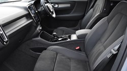 2025 (25) VOLVO XC40 2.0 B4P Plus Dark 5dr Auto 4971408