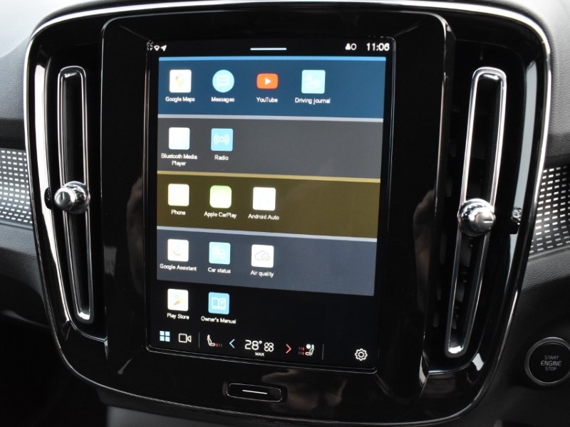 2025 (25) VOLVO XC40 2.0 B4P Plus Dark 5dr Auto 4971324