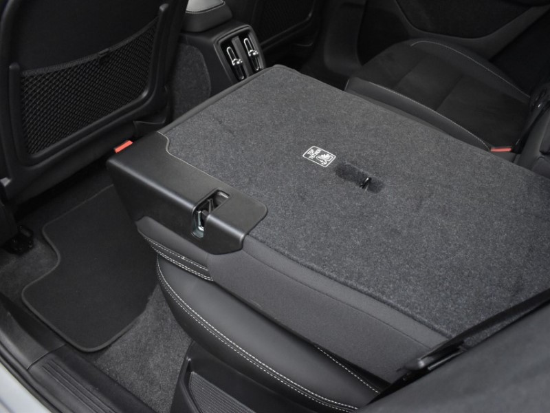 2025 (25) VOLVO XC40 2.0 B4P Plus Dark 5dr Auto 4971413