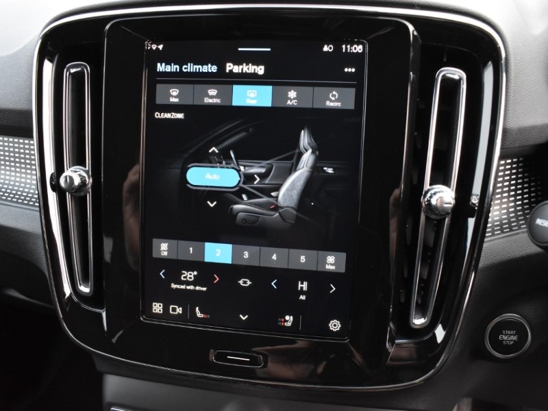 2025 (25) VOLVO XC40 2.0 B4P Plus Dark 5dr Auto 4971325