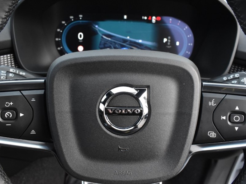 2025 (25) VOLVO XC40 2.0 B4P Plus Dark 5dr Auto 4971321