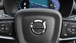 2025 (25) VOLVO XC40 2.0 B4P Plus Dark 5dr Auto 4971321