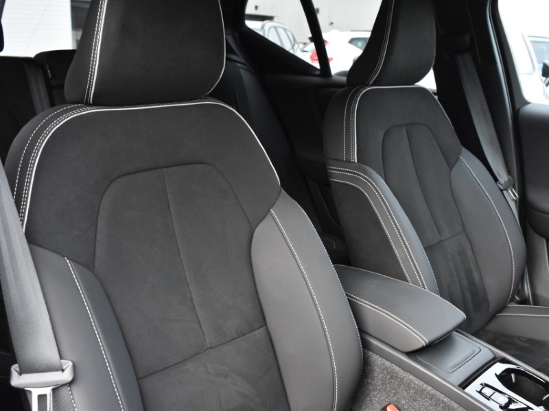 2025 (25) VOLVO XC40 2.0 B4P Plus Dark 5dr Auto 4971337