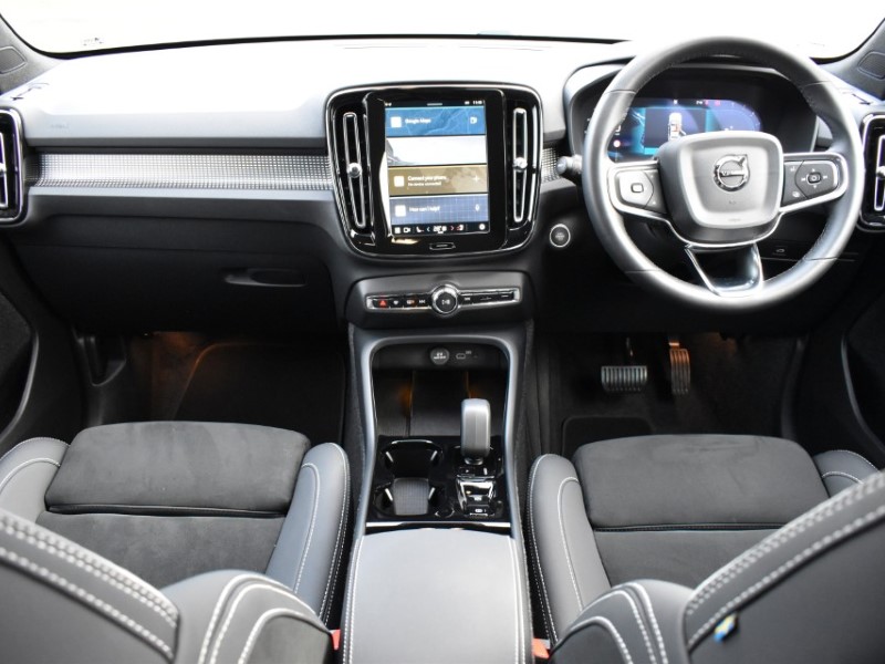 2025 (25) VOLVO XC40 2.0 B4P Plus Dark 5dr Auto 4971407