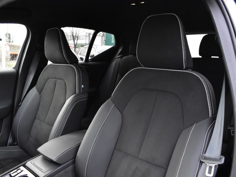 2025 (25) VOLVO XC40 2.0 B4P Plus Dark 5dr Auto 4971411