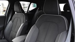 2025 (25) VOLVO XC40 2.0 B4P Plus Dark 5dr Auto 4971411