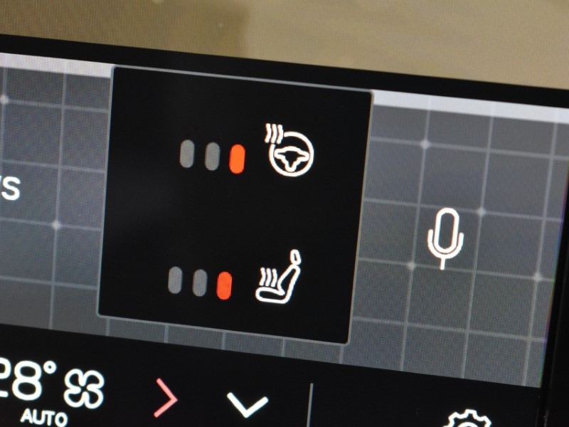 2025 (25) VOLVO XC40 2.0 B4P Plus Dark 5dr Auto 4971328