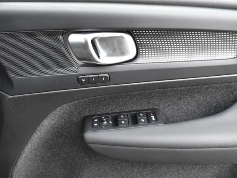 2025 (25) VOLVO XC40 2.0 B4P Plus Dark 5dr Auto 4971331