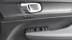 2025 (25) VOLVO XC40 2.0 B4P Plus Dark 5dr Auto 4971331