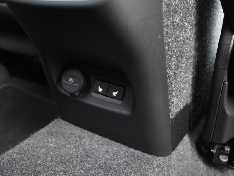 2025 (25) VOLVO XC40 2.0 B4P Plus Dark 5dr Auto 4971338