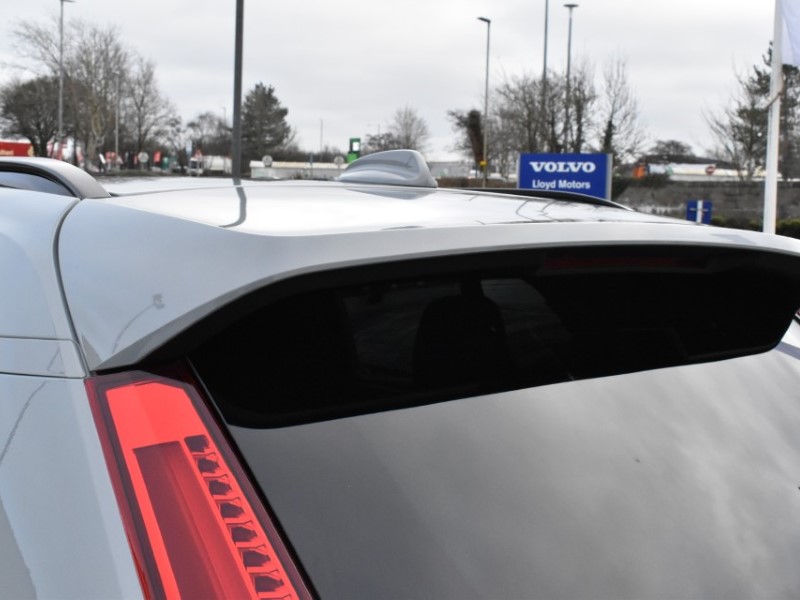 2025 (25) VOLVO XC40 2.0 B4P Plus Dark 5dr Auto 4971425