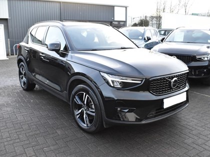 2022 (72) VOLVO XC40 2.0 B4P Plus Dark 5dr AWD Auto