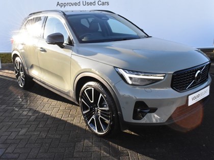 2025 (74) VOLVO XC40 2.0 B4P Ultra Dark 5dr Auto