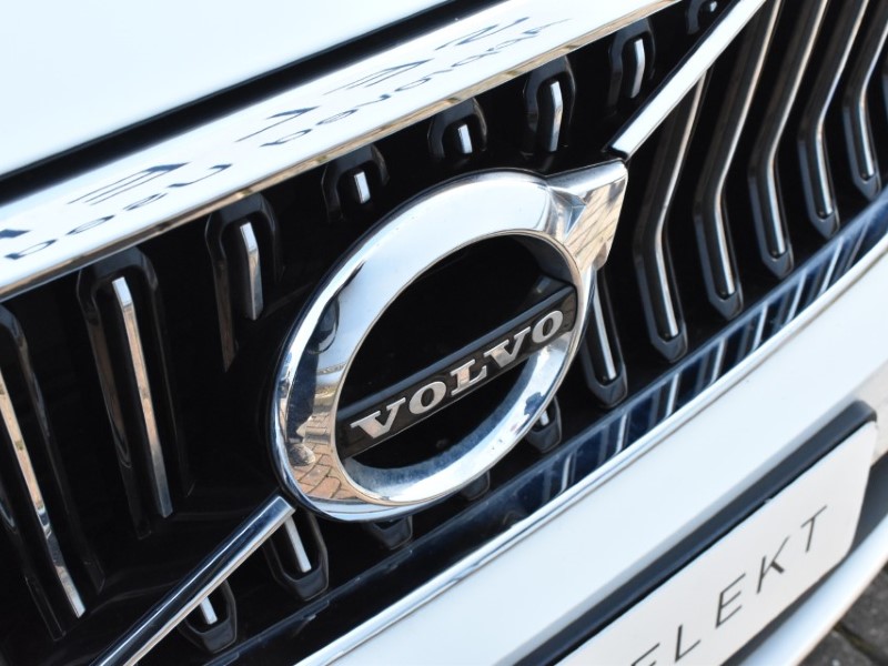 2019 (69) VOLVO XC40 2.0 T4 Inscription 5dr AWD Geartronic 4997827